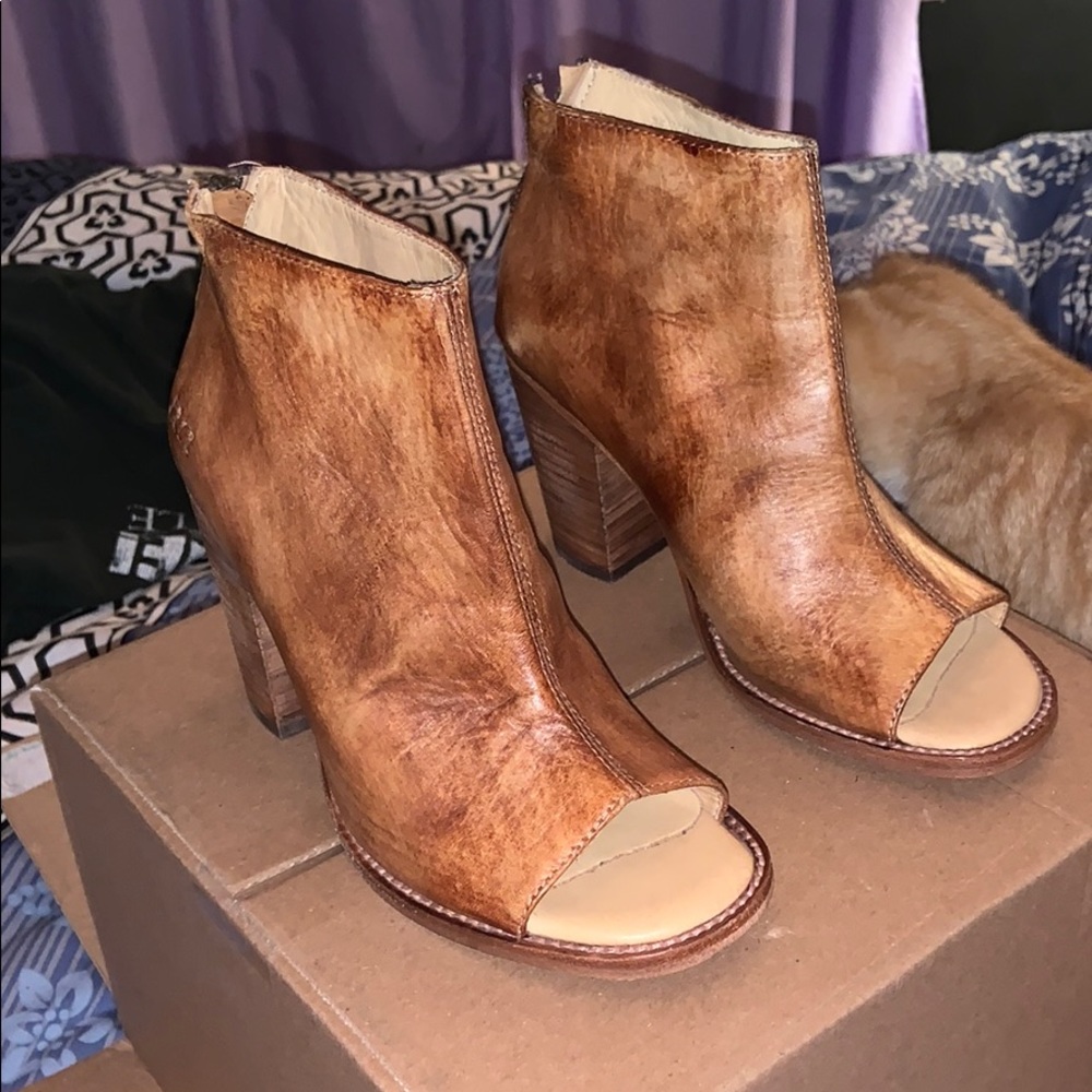 Never Worn Italian Leather Bed|Stu Open-Toe Boots